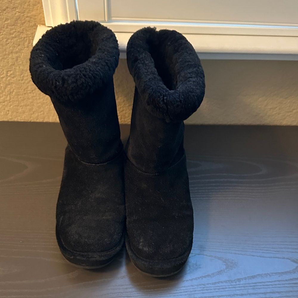 Michael Kors Black Suede Ankle Boots with Black Shearling Size 6 - Picture 1 of 1
